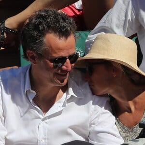 Arthur Sadoun et Anne Sophie Lapix dans les tribunes lors des Internationaux de France de Roland-Garros à Paris le 10 juin 2017. © Jacovides - Moreau / Bestimage