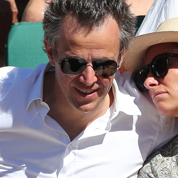 Arthur Sadoun et Anne Sophie Lapix dans les tribunes lors des Internationaux de France de Roland-Garros à Paris le 10 juin 2017. © Jacovides - Moreau / Bestimage