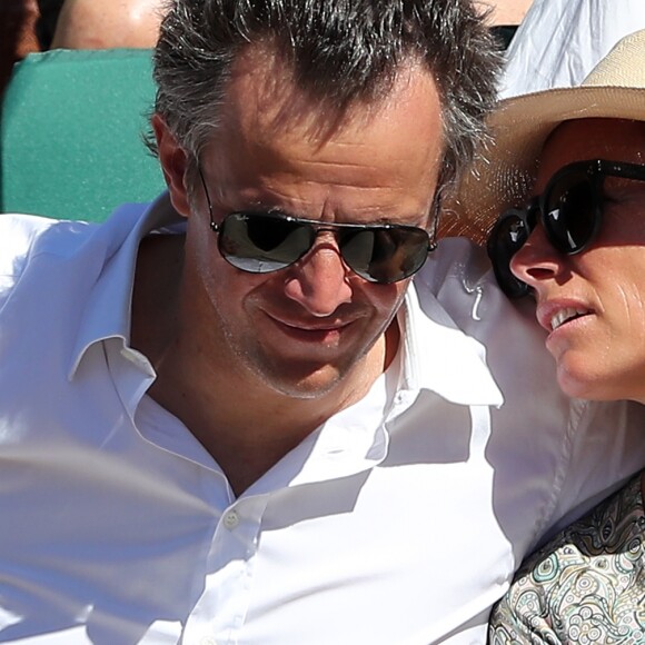 Arthur Sadoun et Anne Sophie Lapix dans les tribunes lors des Internationaux de France de Roland-Garros à Paris le 10 juin 2017. © Jacovides - Moreau / Bestimage