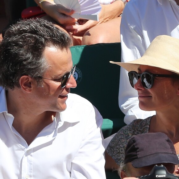Arthur Sadoun et Anne Sophie Lapix dans les tribunes lors des Internationaux de France de Roland-Garros à Paris le 10 juin 2017. © Jacovides - Moreau / Bestimage