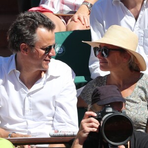 Arthur Sadoun et Anne Sophie Lapix dans les tribunes lors des Internationaux de France de Roland-Garros à Paris le 10 juin 2017. © Jacovides - Moreau / Bestimage
