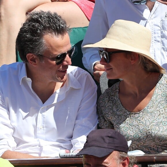 Arthur Sadoun et Anne Sophie Lapix dans les tribunes lors des Internationaux de France de Roland-Garros à Paris le 10 juin 2017. © Jacovides - Moreau / Bestimage