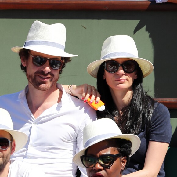 Marie Drucker et Mathias Vicherat dans les tribunes lors des Internationaux de France de Roland-Garros à Paris. Le 10 juin 2017. © Jacovides - Moreau / Bestimage