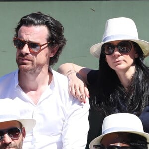 Marie Drucker et Mathias Vicherat dans les tribunes lors des Internationaux de France de Roland-Garros à Paris. Le 10 juin 2017. © Jacovides - Moreau / Bestimage