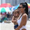 Kourtney Kardashian profite d'un après-midi ensoleillé avec son fils Reign Aston et son amie Larsa Pippen à Miami, le 11 juin 2017.