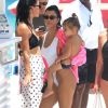 Kourtney Kardashian profite d'un après-midi ensoleillé avec son fils Reign Aston et son amie Larsa Pippen à Miami, le 11 juin 2017.