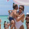 Kourtney Kardashian profite d'un après-midi ensoleillé avec son fils Reign Aston et son amie Larsa Pippen à Miami, le 11 juin 2017.
