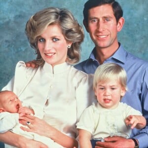 Archives : Lady Diana, le Prince Charles et leurs fils Harry et William en 1984