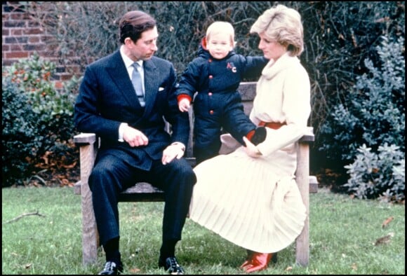 Archives : Le prince William avec ses parents le Prince Charles et Lady Diana en 1983
