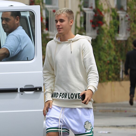 Justin Bieber va déjeuner au restaurant Il Pastaio à Beverly Hills, le 25 avril 2017.