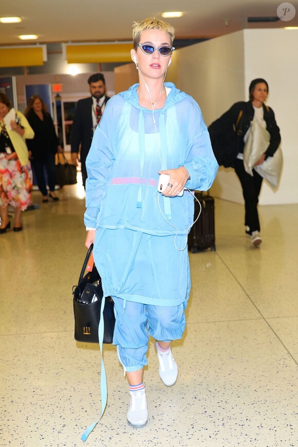 Exclusif - Katy Perry arrive à l'aéroport de JFK à New York pour prendre l’avion, le 23 mai 2017