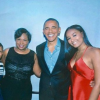 Sasha Obama avec ses parents Michelle et Barack lors d'une soirée en son honneur - Photo publiée sur Twitter le 12 juin 2017