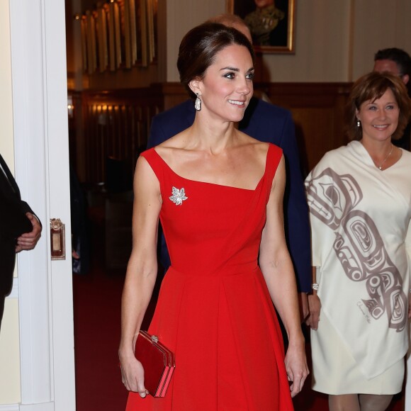 Le prince William et la duchesse de Cambridge Kate Middleton, habillée d'une robe Preen by Thornton Bregazzi, assistent à la "Black Rod Ceremony" à la "Government House" à Victoria, au Canada. Le 26 septembre 2016.