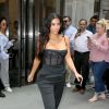 Kim Kardashian sort d'un building à New York, le 14 juin 2017.
