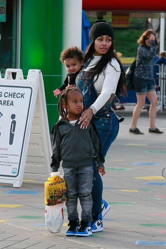 Exclusif - Blac Chyna et ses enfants, sa fille Dream Renée Kardashian et son fils King Cairo Stevenson sont allés à Legoland à Redondo Beach, le 10 juin 2017.