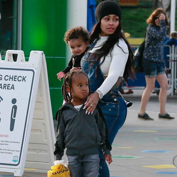 Exclusif - Blac Chyna et ses enfants, sa fille Dream Renée Kardashian et son fils King Cairo Stevenson sont allés à Legoland à Redondo Beach, le 10 juin 2017.