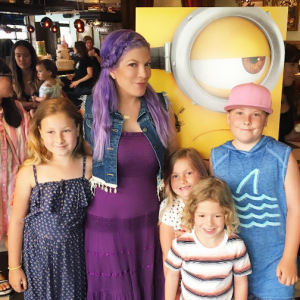 Tori Spelling s'est teint les cheveux en violet - Photo publiée sur sa page Instagram le 16 juin 2017