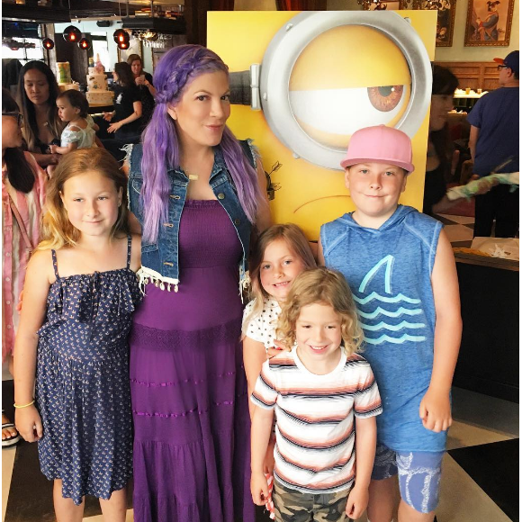 Tori Spelling s'est teint les cheveux en violet - Photo publiée sur sa page Instagram le 16 juin 2017