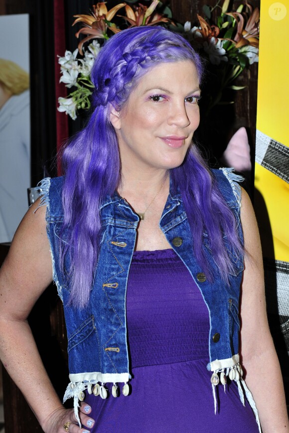 Tori Spelling et ses cheveux violets lors de la projection de Moi, Moche et Méchant 3 à Los Angeles, le 16 juin 2017