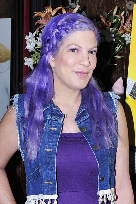 Tori Spelling et ses cheveux violets lors de la projection de Moi, Moche et Méchant 3 à Los Angeles, le 16 juin 2017