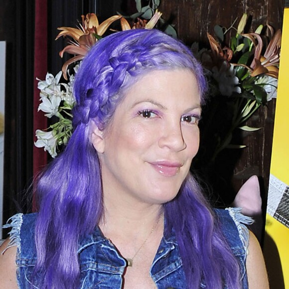 Tori Spelling et ses cheveux violets lors de la projection de Moi, Moche et Méchant 3 à Los Angeles, le 16 juin 2017