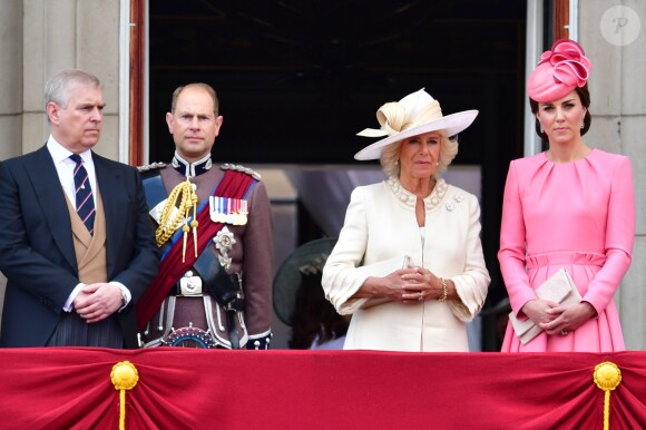 Le prince Andrew, duc d'York, le prince Edward, comte de Wessex, Camilla Parker-Bowles, duchesse de Cournouailles et Catherine Kate Middleton, duchesse de Cambridge - La famille royale d'Angleterre au balcon du palais de Buckingham pour assister à la parade "Trooping The Colour" à Londres le 17 juin 2017.