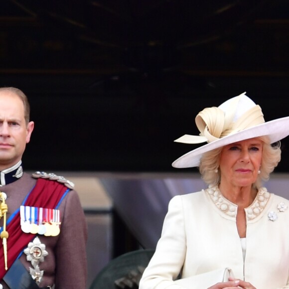 Le prince Andrew, duc d'York, le prince Edward, comte de Wessex, Camilla Parker-Bowles, duchesse de Cournouailles et Catherine Kate Middleton, duchesse de Cambridge - La famille royale d'Angleterre au balcon du palais de Buckingham pour assister à la parade "Trooping The Colour" à Londres le 17 juin 2017.