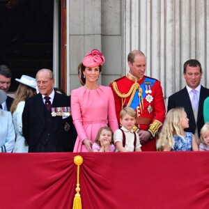 Le prince Charles, prince de Galles, La reine Elizabeth II d'Angleterre, le prince Philip, duc d'Edimbourg, Catherine Kate Middleton, duchesse de Cambridge, la princesse Charlotte, le prince George et le prince William, duc de Cambridge - La famille royale d'Angleterre au balcon du palais de Buckingham pour assister à la parade "Trooping The Colour" à Londres le 17 juin 2017.