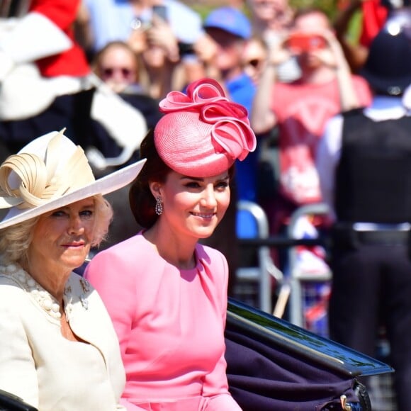 Camilla Parker-Bowles, duchesse de Cournouailles, Catherine Kate Middleton, duchesse de Cambridge et le prince Harry - La famille royale d'Angleterre arrive au palais de Buckingham pour assister à la parade "Trooping The Colour" à Londres le 17 juin 2017.