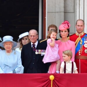 Camilla Parker-Bowles, duchesse de Cournouailles, Le prince Charles, prince de Galles, La reine Elizabeth II d'Angleterre, le prince Philip, duc d'Edimbourg, Catherine Kate Middleton, duchesse de Cambridge, la princesse Charlotte, le prince George et le prince William, duc de Cambridge - La famille royale d'Angleterre au balcon du palais de Buckingham pour assister à la parade "Trooping The Colour" à Londres le 17 juin 2017.