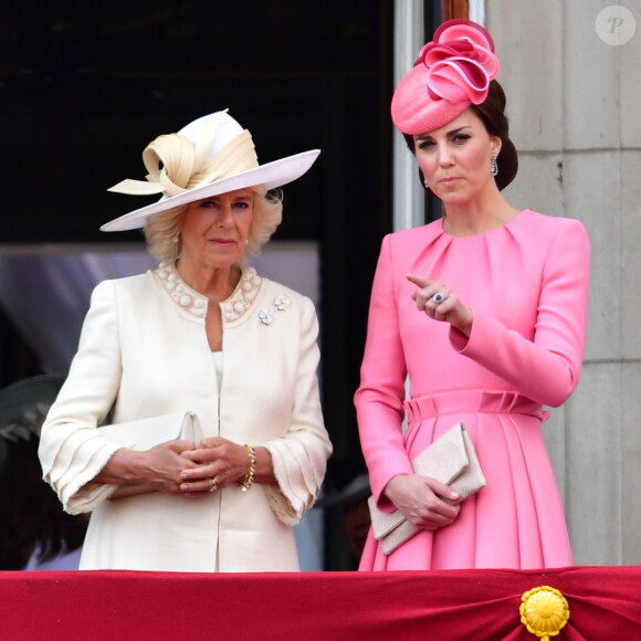 Camilla Parker-Bowles, duchesse de Cournouailles, Catherine Kate Middleton, duchesse de Cambridge - La famille royale d'Angleterre au balcon du palais de Buckingham pour assister à la parade "Trooping The Colour" à Londres le 17 juin 2017.