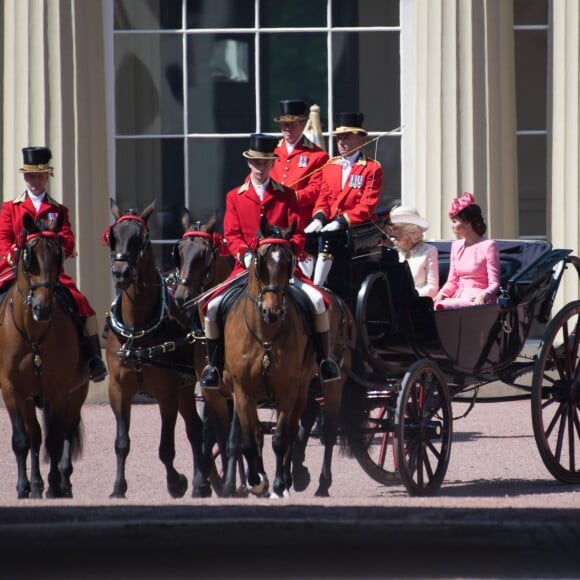 Camilla Parker Bowles, duchesse de Cornouailles et Catherine Kate Middleton, duchesse de Cambridge - La famille royale d'Angleterre arrive au palais de Buckingham pour assister à la parade "Trooping The Colour" à Londres le 17 juin 2017.