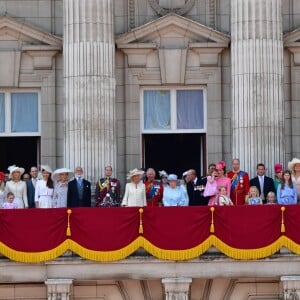 La famille royale d'Angleterre au balcon du palais de Buckingham pour assister à la parade "Trooping The Colour" à Londres le 17 juin 2017.