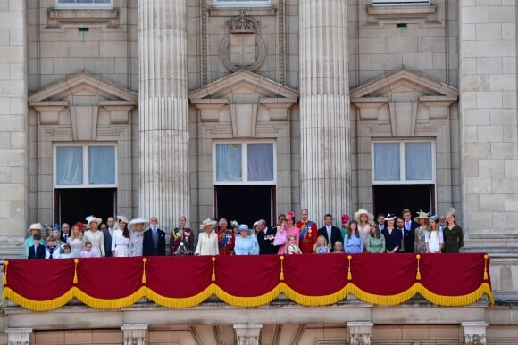 La famille royale d'Angleterre au balcon du palais de Buckingham pour assister à la parade "Trooping The Colour" à Londres le 17 juin 2017.