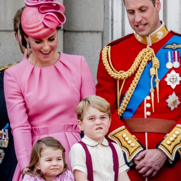 Catherine Kate Middleton, duchesse de Cambridge, la princesse Charlotte, le prince George et le prince William, duc de Cambridge - La famille royale d'Angleterre au balcon du palais de Buckingham pour assister à la parade "Trooping The Colour" à Londres le 17 juin 2017.