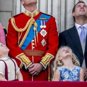 Catherine Kate Middleton, duchesse de Cambridge, la princesse Charlotte, le prince George et le prince William, duc de Cambridge - La famille royale d'Angleterre au balcon du palais de Buckingham pour assister à la parade "Trooping The Colour" à Londres le 17 juin 2017.