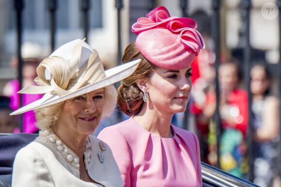 Camilla Parker-Bowles, duchesse de Cournouailles et Catherine Kate Middleton, duchesse de Cambridge - La famille royale d'Angleterre arrive au palais de Buckingham pour assister à la parade "Trooping The Colour" à Londres le 17 juin 2017.