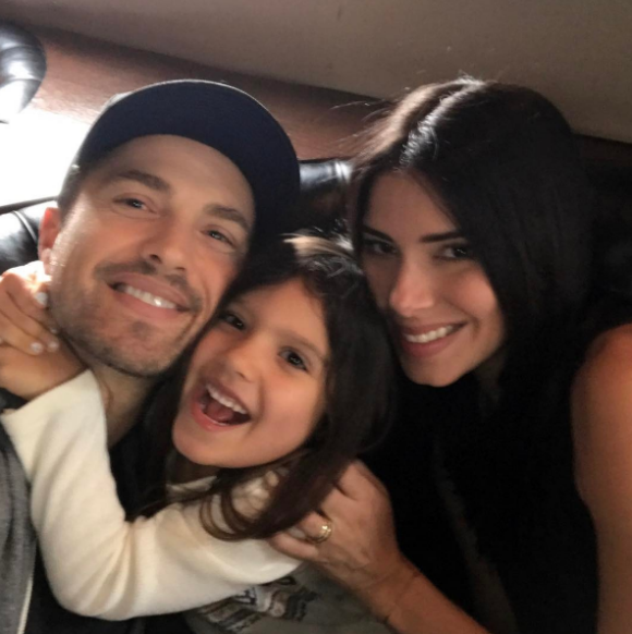 Eric Winter, Roselyn Sanchez et leur fille Sebella sur une photo publiée sur Instagram le 30 mai 2017