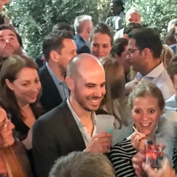 Exclusif - David Pujadas est allé boire un verre en bord de Seine, au port de Javel dans le 15e arrondissement de Paris, accompagné des journalistes de France 2, le 8 juin 2017.