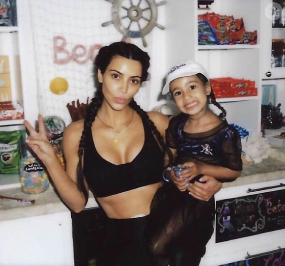 Kim Kardashian et sa fille North. Photo publiée le 17 juin 2017 sur le compte Instagram de Kim Kardashian.