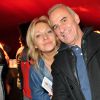 Michel Fugain pose avec sa compagne Sanda à La Cigale à Paris le 15 novembre 2012.
