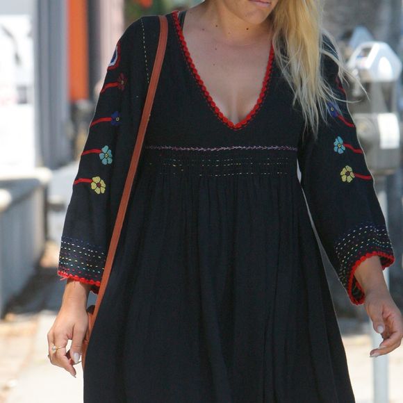 Exclusif - Busy Philipps fait du shopping dans le quartier de West Hollywood, le 22 mai 2017