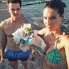 Laury Thilleman en vacances en Corse avec Juan Arbelaez pousse un coup de gueule contre les déchets laissés sur la plage. Juin 2017.