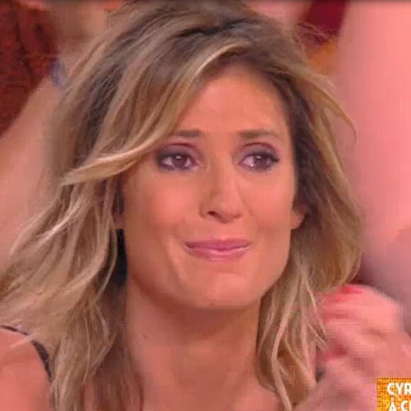 Céline, ses enfants et sa mère remercient Cyril Hanouna pour leur avoir offert une toute nouvelle maison, dans TPMP refait l'année, sur C8 le 23 juin 2017.