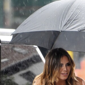 Heidi Klum arrive sous la pluie pour le tournage de 'America's Got Talent' à New York le 23 juin 2017.