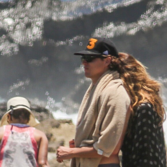 Exclusif - Heidi Klum et son compagnon Vito Schnabel passent une journée romantique sur une plage au Costa Rica, le 14 avril 2017.