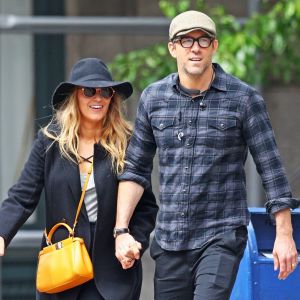 Exclusif - Blake Lively et son mari Ryan Reynolds se baladent main dans la main dans les rues de West Village à New York, le 24 mai 2017