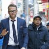 Ryan Reynolds arrive aux studios de l'émission ''Good Morning America'' à New York, le 16 2017. Il porte un costume bleu. © CPA/Bestimage