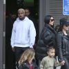 Kim Kardashian, son mari Kanye West, leurs enfants North et Saint avec Kourtney Kardashian et sa fille Penelope - Les Kardashians déjeunent en famille au restaurant Something's Fishy à Woodland Hills, le 19 février 2017