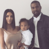 Kim Kardashian et Kanye West prennent la pose avec leurs enfants North et Saint pour Pâques 2017.
